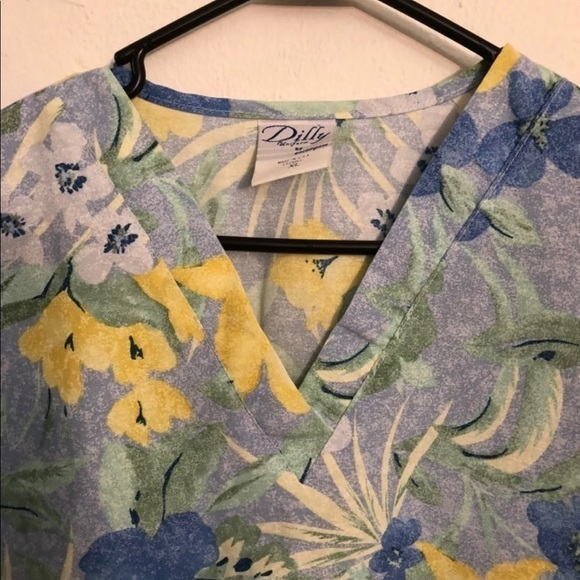 Dilly Scrub Top Women’s Size XL Made IN U.S.A V-Neck Pullover Blue Yellow - Picture 3 of 12